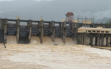 Thủy điện Quảng Nam ầm ầm xả lũ, vùng hạ lưu oằn mình trong ngập lụt