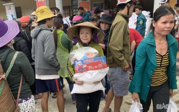 Cùng với Báo Giao thông đưa 1.000 phần quà về với người dân Quảng Nam
