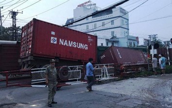Tai nạn ở Bình Dương: Tàu hỏa tông đứt lìa xe container, tài xế bị thương
