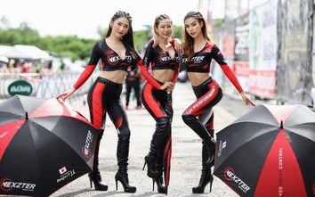 Dàn mẫu Thái khoe dáng bên xe đua thể thao