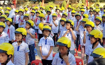 Trao tặng gần 2.000 mũ bảo hiểm đạt chuẩn cho học sinh tỉnh Yên Bái