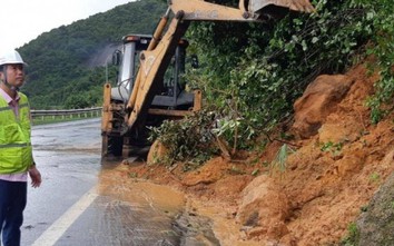 Chưa khắc phục xong hư hại, hạ tầng giao thông "gồng mình" trước bão 13