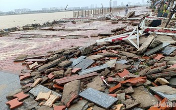 Bờ kè sông Hàn bị sóng đánh tan nát trong bão số 13