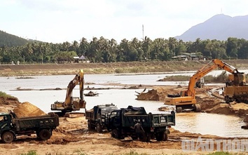 "Xâu xé" sông Lại Giang: Múc cát quá độ sâu, lực lượng giám sát ở đâu?