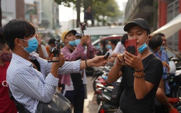 Hàng trăm YouTuber chen lấn livestream đám tang: Khi riêng tư bị xâm phạm!