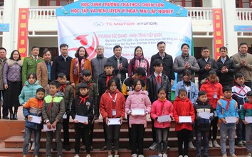 Ủy ban ATGT, Báo Giao thông phối hợp tặng học bổng học sinh nghèo Bắc Giang
