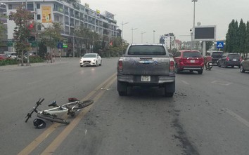 Ô tô bán tải tông bị thương Đại tá Biên phòng đạp xe qua đường