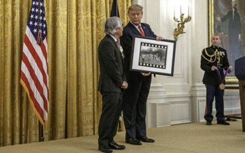 Ông Nick Út nói lý do được nhận Huân chương Nghệ thuật từ Tổng thống Trump