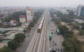 Video: Ngắm đoàn tàu đường sắt đô thị Nhổn - ga Hà Nội lăn bánh từ trên cao