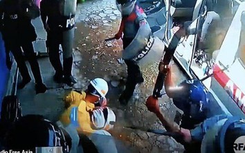 Video cảnh sát Myanmar đánh đập dã man nhân viên y tế
