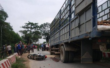 Va chạm với xe tải, một phụ nữ ở Nghệ An tử vong thương tâm