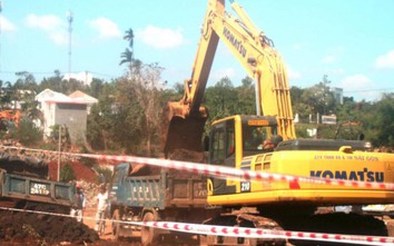 Uẩn khúc hành trình của dàn xe ben chở đất phá cầu 5 tấn ở Đắk Lắk