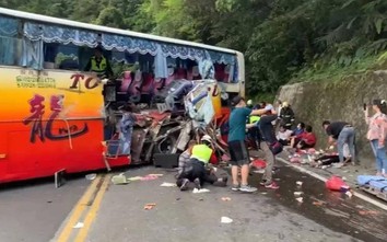 Kinh hoàng vụ tai nạn xe du lịch khiến 45 người thương vong ở Đài Loan