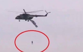 Video: Quân nhân Nga bị mắc vào càng trực thăng Mi-8 sau khi nhảy dù