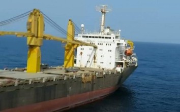 "Tàu căn cứ trên Biển Đỏ" của Iran bị tấn công, nghi do ngư lôi