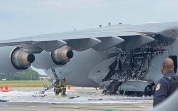Siêu máy bay vận tải C-17A của Không quân Mỹ bốc cháy khi đang hạ cánh