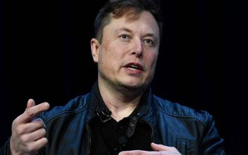 Tỷ phú Elon Musk phản ứng gì về vụ xe Model S không người lái đâm gốc cây?