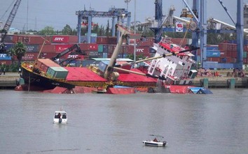 Diễn biến mới vụ tàu chở container bị lật tại cảng Tân Cảng Hiệp Phước