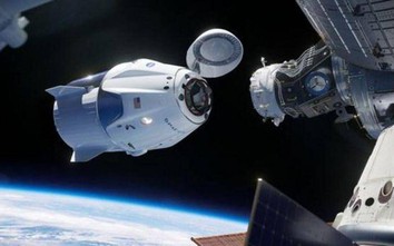 Tàu vũ trụ SpaceX suýt va chạm nguy hiểm với UFO