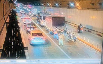 4 ô tô đâm nhau trong hầm vượt sông Sài Gòn, xe cộ ùn ứ gần 1 giờ