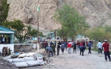 Tajikistan sơ tán công dân Nga khỏi nơi xung đột nguy hiểm với Kyrgyzstan