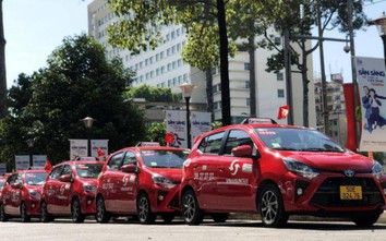 "Taxi đỏ" của Vinasun trên đường phố Sài Gòn có gì mới?