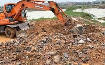 Phát hiện doanh nghiệp Trung Quốc chôn lấp trái phép hơn 100 tấn chất thải