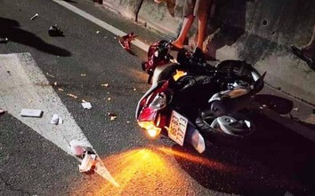 Bình Thuận: Xe máy kẹp 3 tông đuôi ô tô đầu kéo, 1 người chết trên QL1