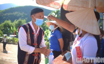 Hơn 1.700 cử tri vùng xa nhất Bình Định vượt núi đi bầu cử sớm