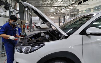 Xem nhân viên garage khắc phục lỗi xe Hyundai Tucson thuộc diện triệu hồi