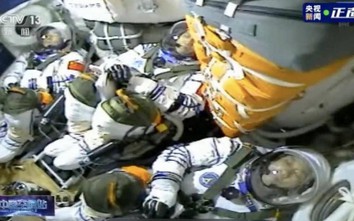 Video cận cảnh tàu vũ trụ Trung Quốc đưa 3 phi hành gia lên không gian