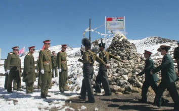 Ấn Độ,Trung Quốc thi nhau tăng quân dọc biên giới, căng thẳng tăng nhiệt