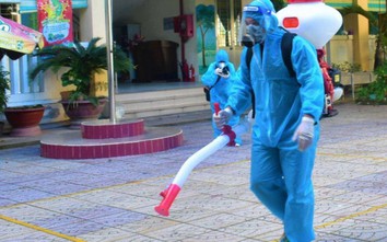 Những "hiệp sĩ" tình nguyện đi khử khuẩn diệt Covid-19 ở Cần Thơ