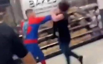 Video: "Người nhện" hung hãn đánh người trong siêu thị ở London