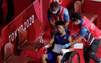 Olympic 2021: Bị đánh đến mức ngồi xe lăn, võ sĩ chủ nhà vẫn được xử thắng
