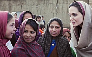 Bức tâm thư xúc động của bé gái Afghanistan gửi cho Angelina Jolie