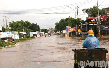 Chùm ảnh: Quốc lộ 27 ở Đắk Lắk, biến thành sông sau mưa