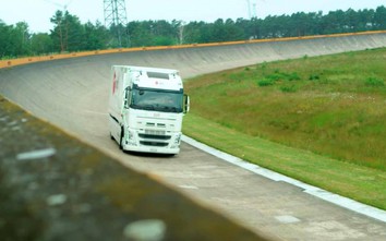 Xe tải điện Volvo lập kỷ lục mới, đi được hơn nghìn km sau một lần sạc