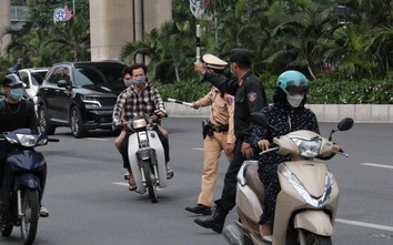 Hà Nội: Hàng loạt tài xế "dính" phạt vì vi phạm giao thông ngày đầu tuần