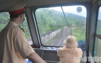 Bão số 6 "uy hiếp" miền Trung: Đảm bảo ATGT tuyến đường sắt qua đèo Hải Vân