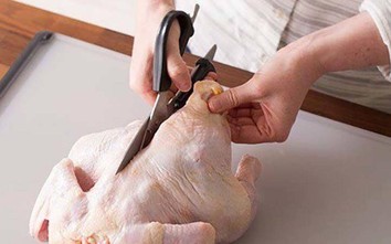 Chỉ sơ suất nhỏ này khi sơ chế thịt gà vô tình khiến cả nhà rước bệnh