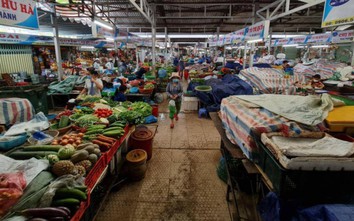Đà Nẵng: "Chợ cóc" bủa vây, tiểu thương chợ truyền thống ngồi... đuổi ruồi