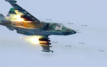 2 cường kích Su-25 Nga áp đảo một tốp máy bay F-22 của Không quân Mỹ?