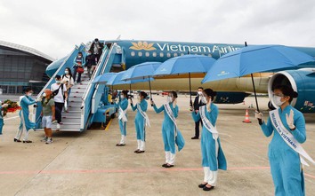 Cận cảnh chuyến bay đầu tiên thí điểm đón khách quốc tế đến Việt Nam