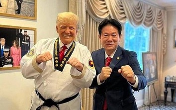Ông Trump bỏ ngỏ chuyện trở lại Nhà Trắng khi được nhận đai đen Taekwondo