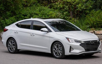 Hyundai Elantra giảm giá kịch sàn, cạnh tranh Kia K3