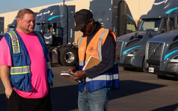 Thiếu trầm trọng lái xe tải ở Mỹ, trả lương cao vẫn khó kiếm người