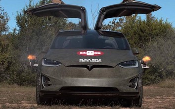 Xe điện Tesla Model X sở hữu súng máy độc nhất thế giới