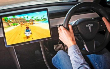 Bị điều tra, Tesla khóa tính năng vừa đi xe vừa chơi game