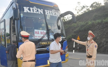 Cận Tết, CSGT Đà Nẵng tăng cường kiểm soát phương tiện vận tải hành khách